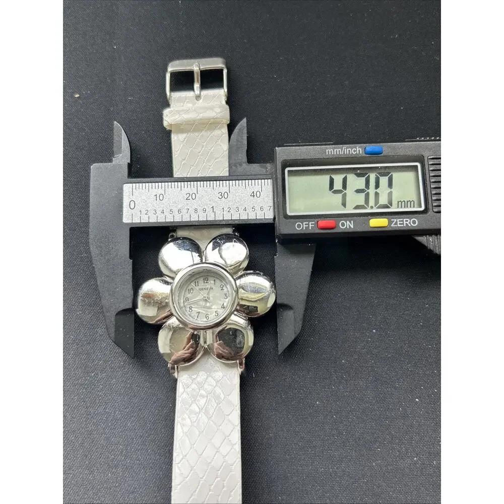 Geneva Floral Case Women’s Quartz Watch